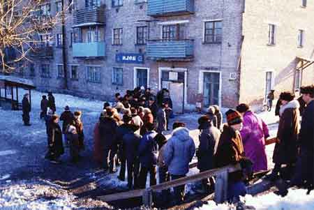 USSR_bread-line.jpg